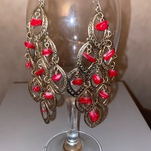 Vintage 🌹 rose Goldtone semi precious coral stone chandelier earrings.